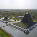 Templo de los Escalones / Sameep Padora & Associates - Fotografía exterior, Jardín
