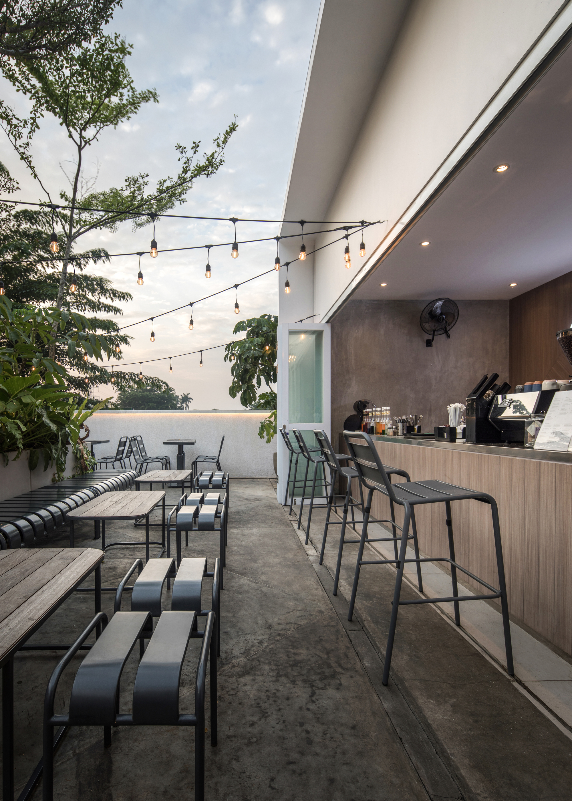 Gallery of HL Building / BASIO - 13