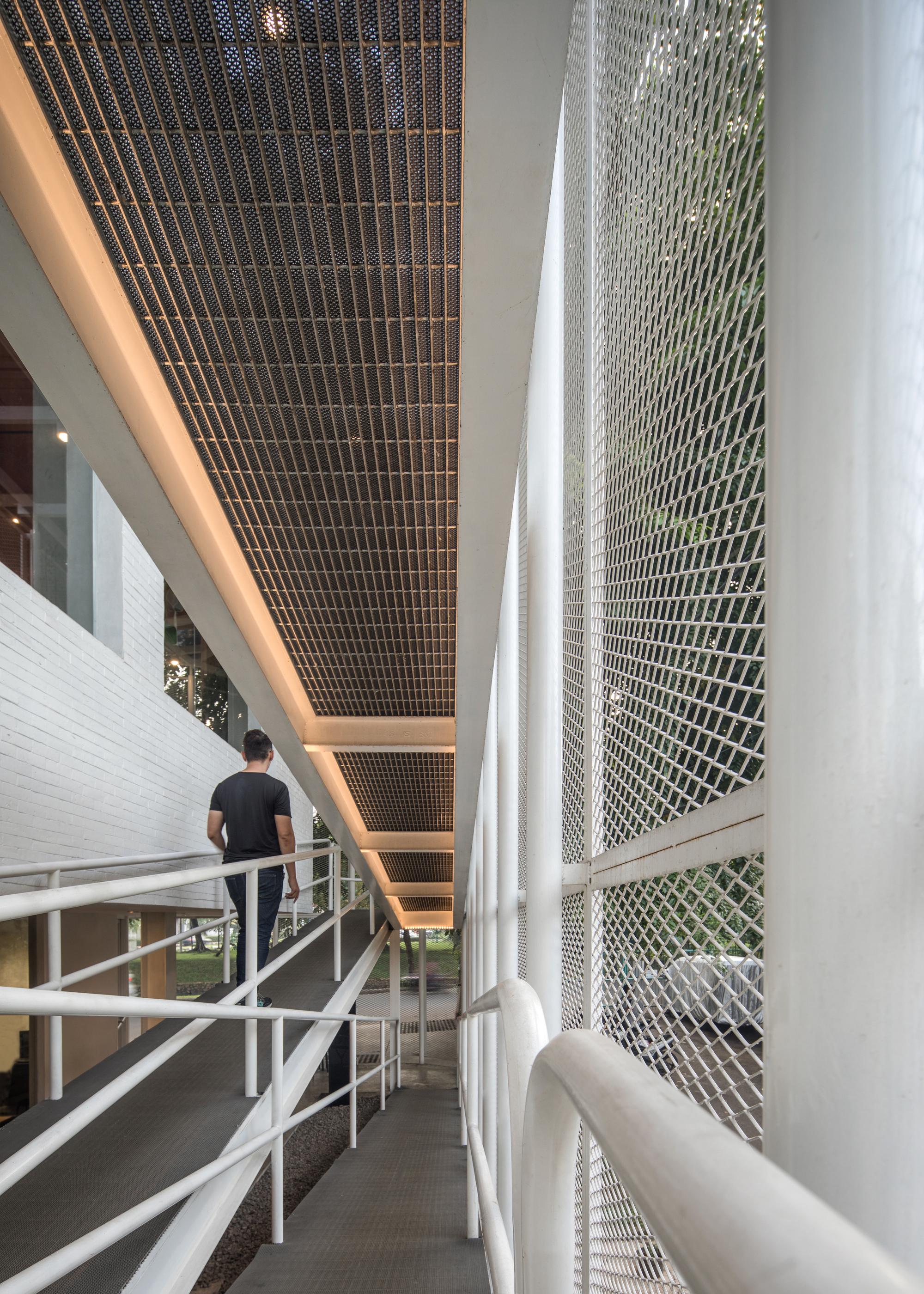 Gallery of HL Building / BASIO - 4