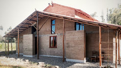 Tapial Experimental House / Estudio de Arquitectura y Planificación Kaiser