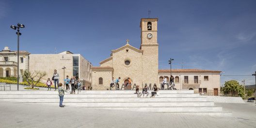 Remodelação da Praça Maior de Ódena / SCOB - Fotografia de Exterior, Fachada, Escada