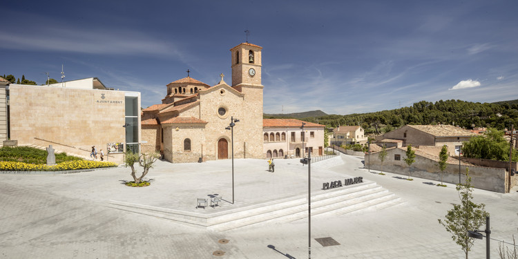 Remodelação da Praça Maior de Ódena / SCOB - Mais Imagens