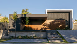 Colina House / Estúdio OLO