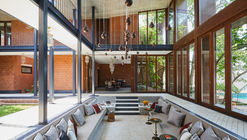 House of Multiple Courts / Sameep Padora & Associates