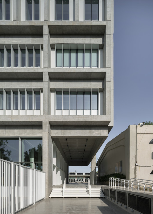 Universidad Torcuato di Tella Edificio Sáenz Valiente / Josep Ferrando Architecture - Exterior Photography, Facade, Concrete