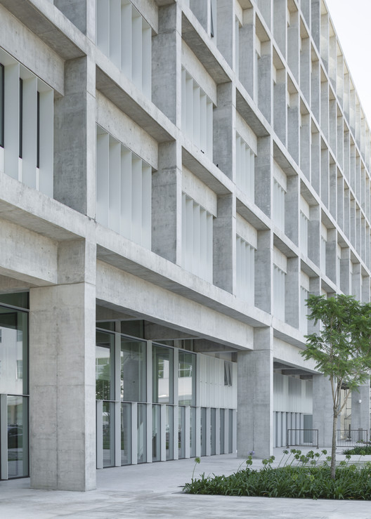 Universidad Torcuato di Tella Edificio Sáenz Valiente / Josep Ferrando Architecture - Interior Photography, Facade