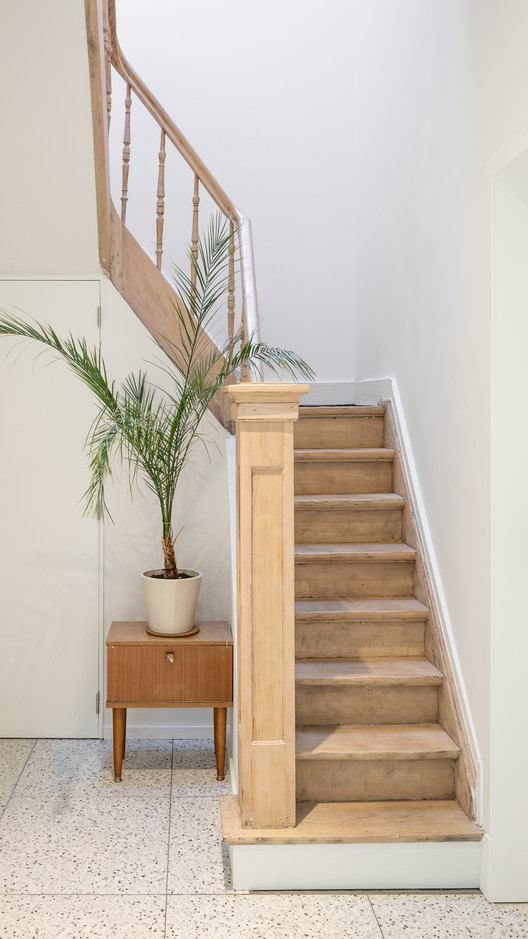 Casa Jan Olieslagers / collectief mars - Fotografia de Interiores, Madeira, Escada, Corrimão