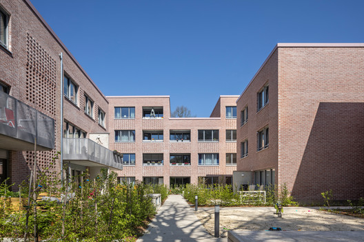 Residential Quarter FRML  / MS PLUS ARCHITEKTEN Bücker Holling Schwager PartGmbB - Windows, Facade, Courtyard