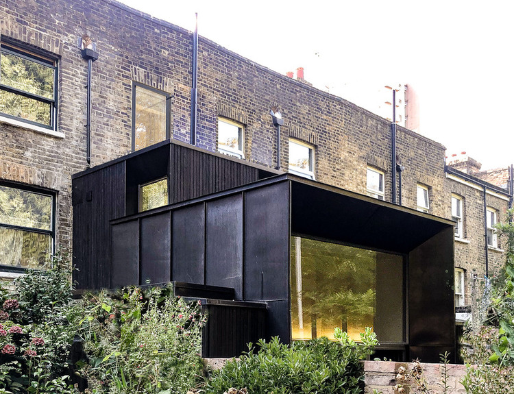 Recycling Brick Constructions in the UK: 14 Building Restorations and Extensions - Image 6 of 15
