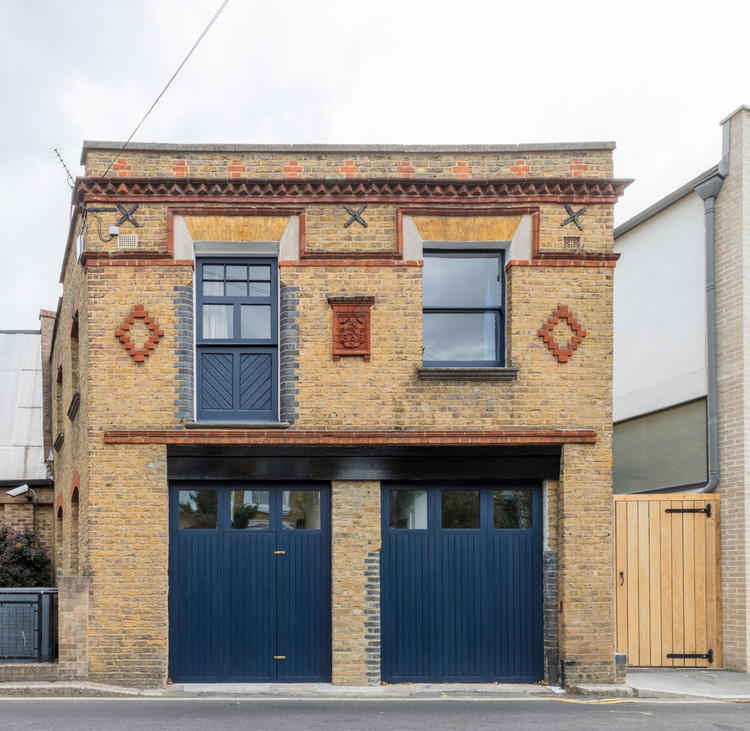 Recycling Brick Constructions in the UK: 14 Building Restorations and Extensions - Image 5 of 15