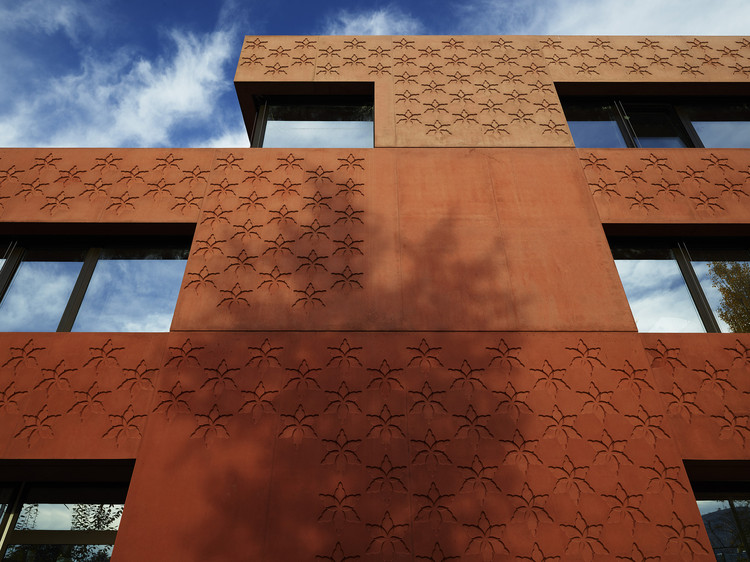 The Twin-Lah Residence / G8A Architecture & Urban Planning + ColliNFontaine architectes - Exterior Photography, Windows, Brick, Facade