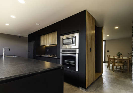 House Between Gardens / MEM Arquitectos House Between Gardens / MEM Arquitectos - Interior Photography, Kitchen, Wood