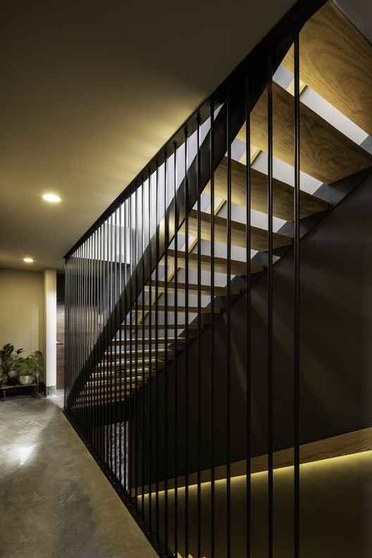 House Between Gardens / MEM Arquitectos House Between Gardens / MEM Arquitectos - Interior Photography, Wood, Handrail