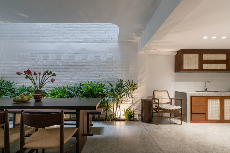 V House / AD9 Architects - Interior Photography, Dining room, Wood