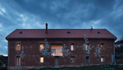 House Inside a Ruin / ORA