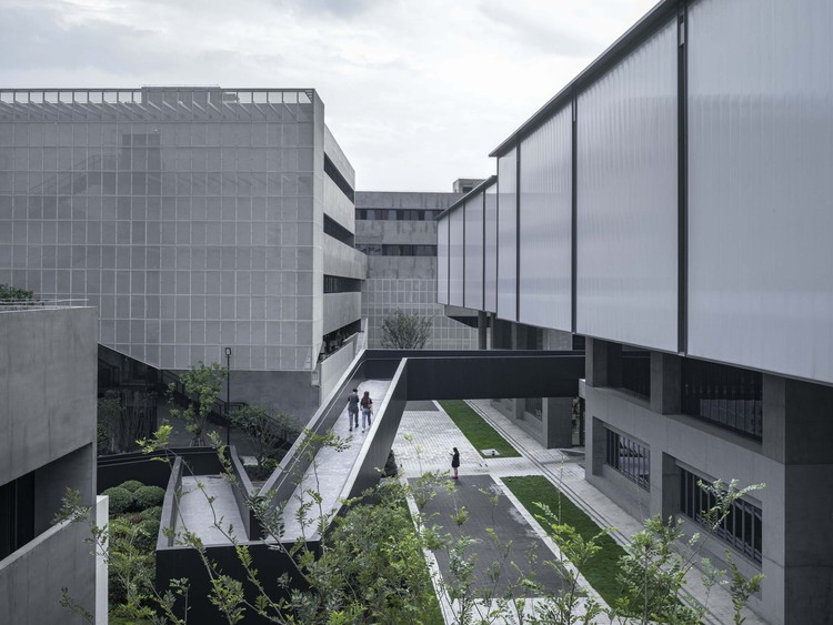 Eagle Studio / waa - More Images