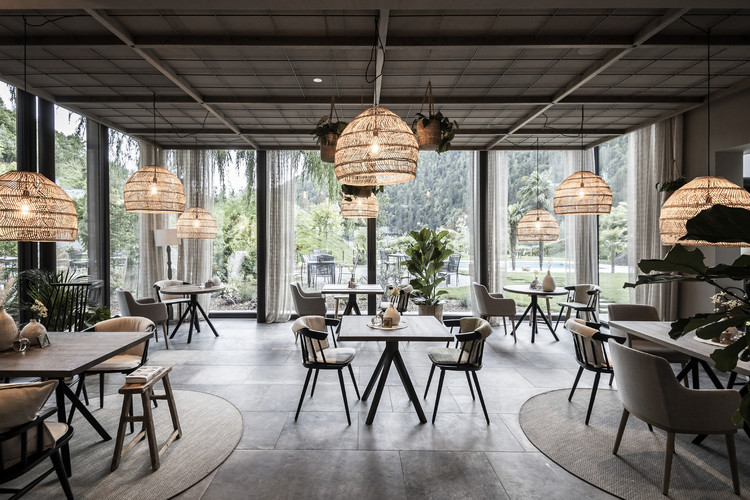 Apfelhotel Torgglerhof / noa* network of architecture - Interior Photography, Dining room, Table, Chair, Beam, Windows