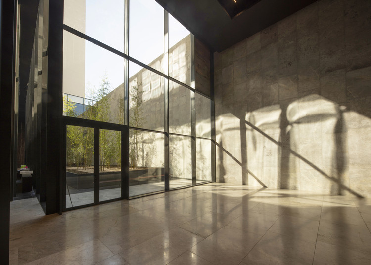 Parque de oficinas Polo Dot, Edificio Zetta  / Machado Silvetti - Fotografía interior, Vidrio, Ventanas