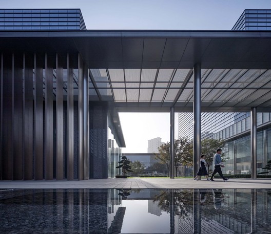 Sede de Yasha Group / goa - Fotografía exterior, Vidrio