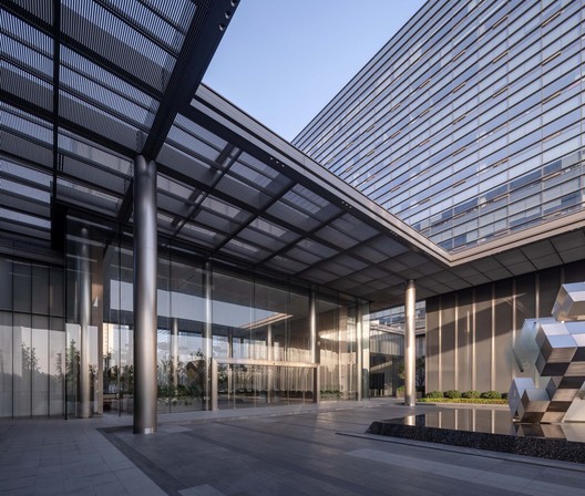 Sede de Yasha Group / goa - Fotografía exterior, Concreto, Pilares