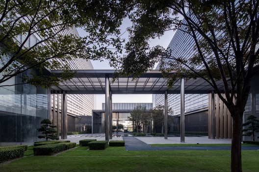 Sede de Yasha Group / goa - Fotografía exterior, Jardín