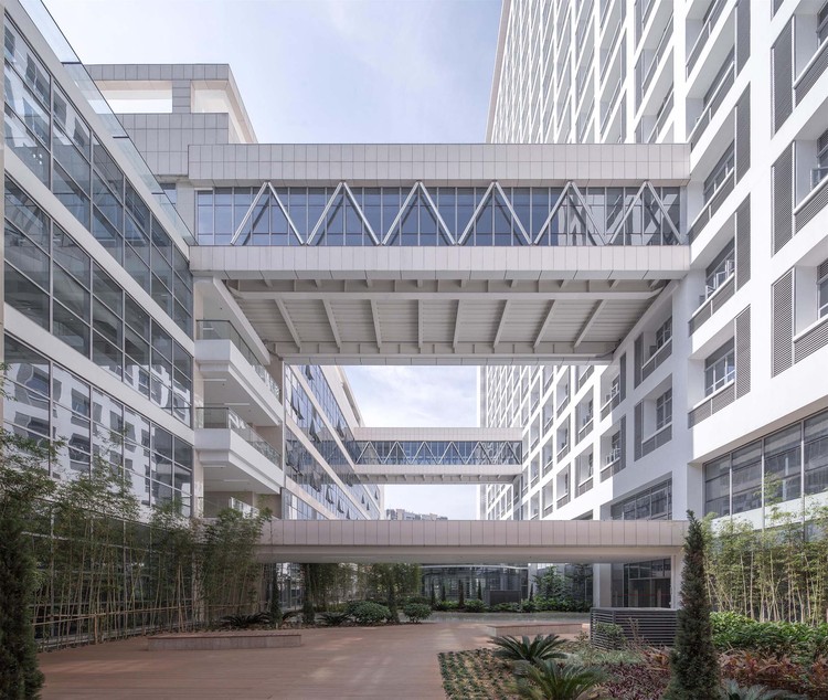 Shenzhen Bao’an District Maternal and Child Health Hospital / CAPOL - Windows, Facade