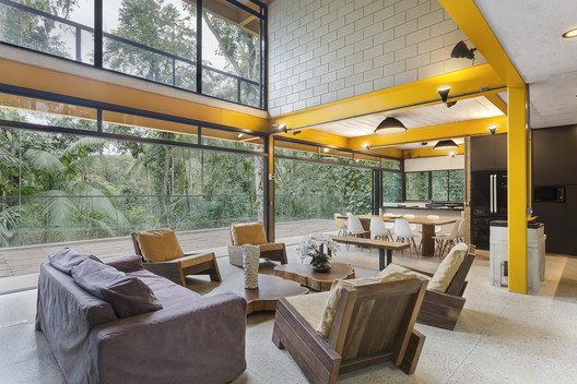 Brazilian Houses: 20 Residences with Double-Height Ceilings - Image 3 of 21