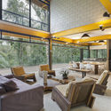 Brazilian Houses: 20 Residences with Double-Height Ceilings - Imagen 2 de 4