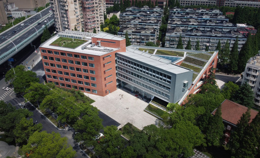 Edifício de Educação Cooperativa Internacional da USST / Le Architects Edifício de Educação Cooperativa Internacional da USST / Le Architects - Imagem 6 de 30
