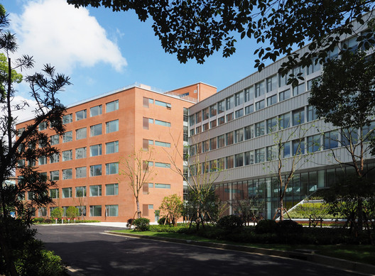 Edifício de Educação Cooperativa Internacional da USST / Le Architects Edifício de Educação Cooperativa Internacional da USST / Le Architects - Imagem 9 de 30