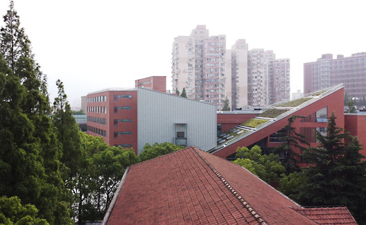 Edifício de Educação Cooperativa Internacional da USST / Le Architects Edifício de Educação Cooperativa Internacional da USST / Le Architects - Imagem 3 de 30