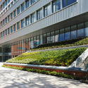 Edifício de Educação Cooperativa Internacional da USST / Le Architects - Escolas