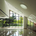 Edifício de Educação Cooperativa Internacional da USST / Le Architects - Escolas