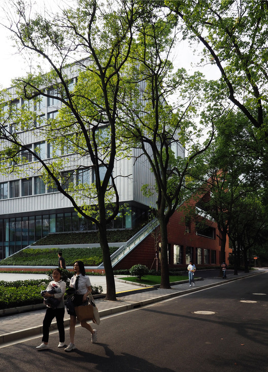 Edifício de Educação Cooperativa Internacional da USST / Le Architects Edifício de Educação Cooperativa Internacional da USST / Le Architects - Imagem 12 de 30