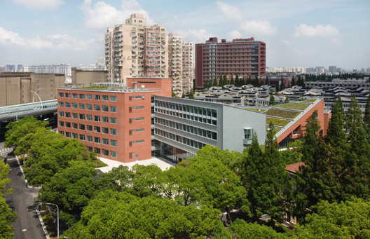 Edifício de Educação Cooperativa Internacional da USST / Le Architects Edifício de Educação Cooperativa Internacional da USST / Le Architects - Imagem 7 de 30