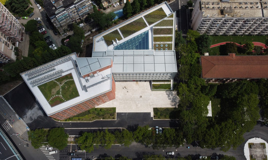 Edifício de Educação Cooperativa Internacional da USST / Le Architects Edifício de Educação Cooperativa Internacional da USST / Le Architects - Imagem 2 de 30