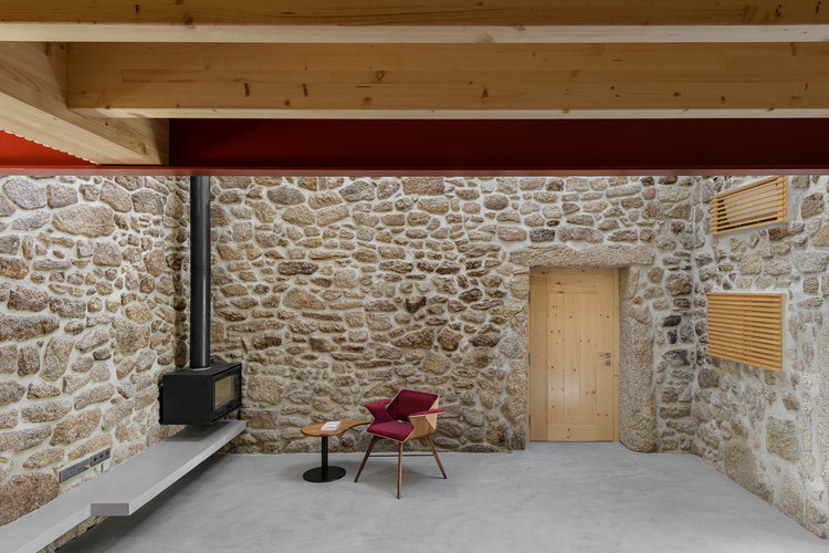 Casa Rural / HBG Arquitectos - Fotografia de Interiores, Tijolo, Viga, Cadeira