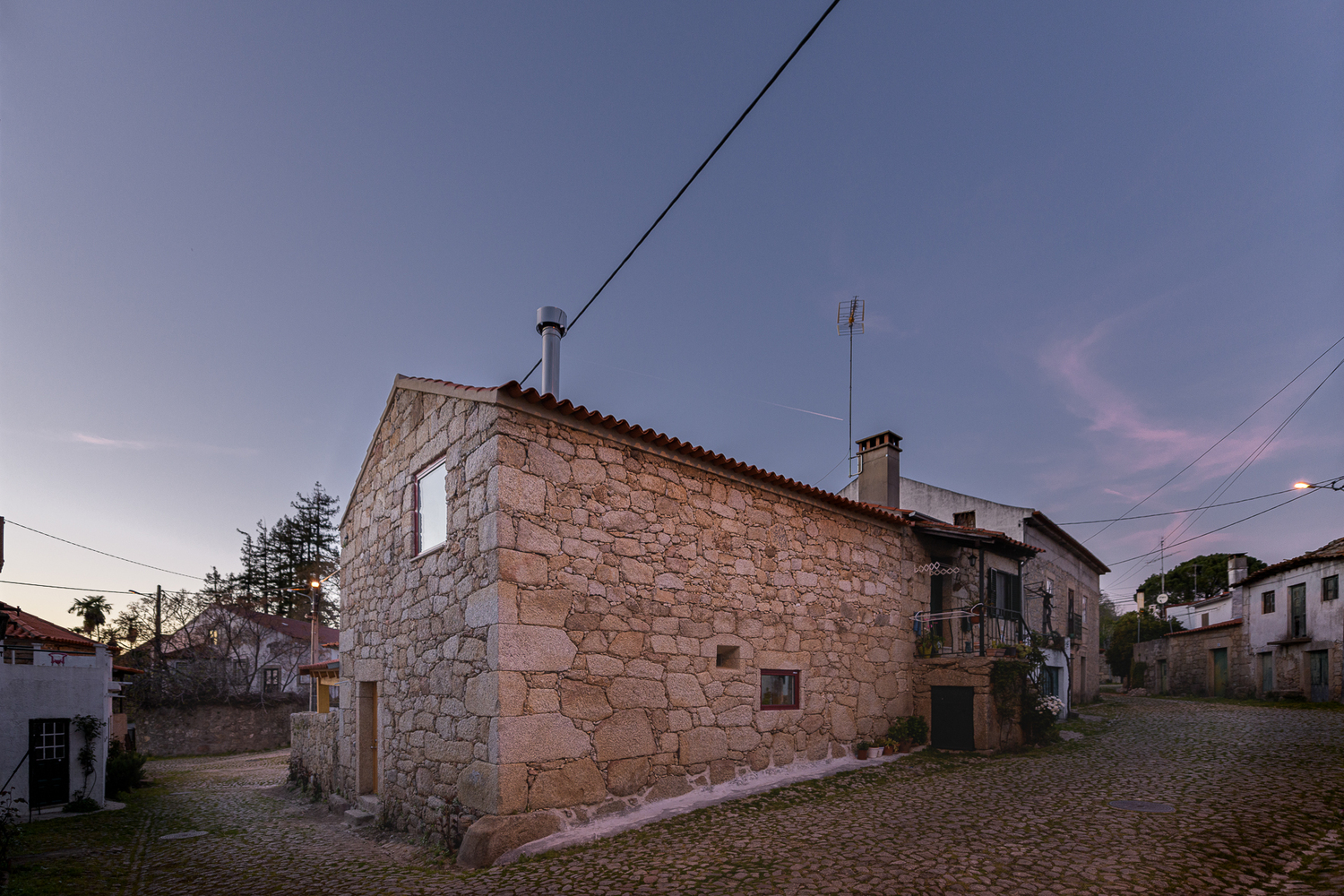Gallery of Rural House in Portugal / HBG Arquitectos 24