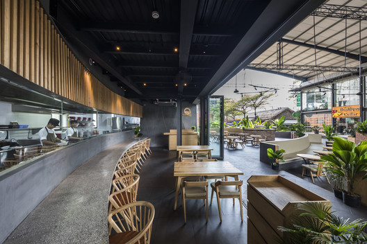 IPPUDO Restaurant Vietnam / Takashi Niwa Architects - Interior Photography, Table, Chair, Beam