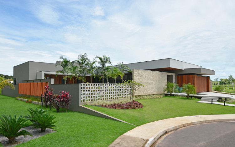 Casa do Bosque / Rogoski Arquitetura - Fachada, Jardim, Aido