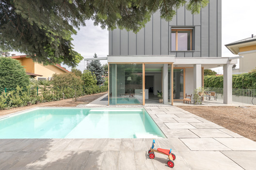 Segrate Villa / O A S I Architects - Exterior Photography, Facade, Concrete, Door