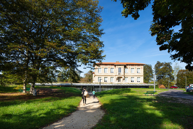 Repos Maternel Woman’s Shelter Extension / Marjan Hessamfar & Joe Vérons architectes associés. Image: © Arthur Pequin