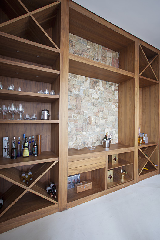 Fazenda da Grama I House / Deborah Roig - Interior Photography, Wood, Shelving