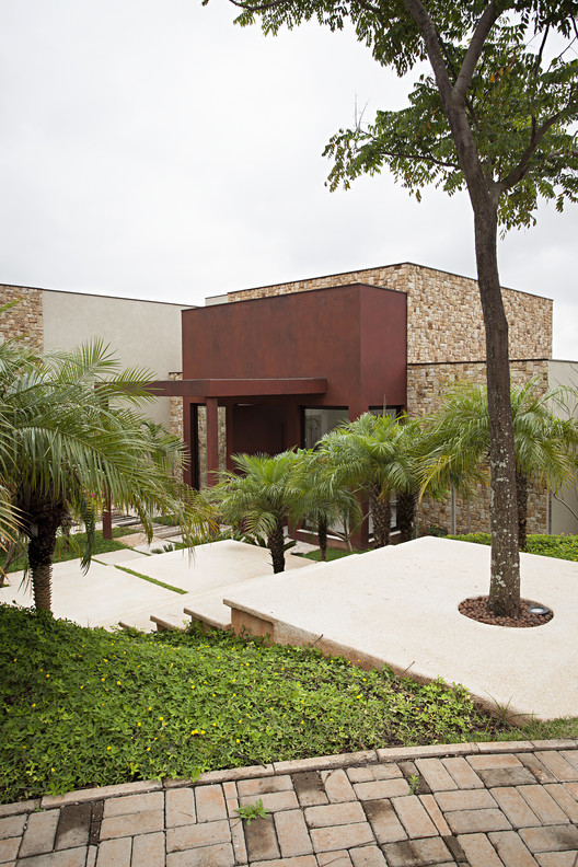Fazenda da Grama I House / Deborah Roig - Exterior Photography, Garden, Courtyard