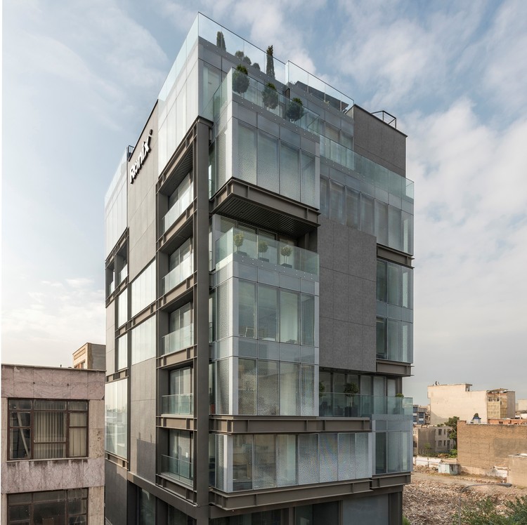 Ronix Office Building / Pargar Architecture and Design Studio - More Images
