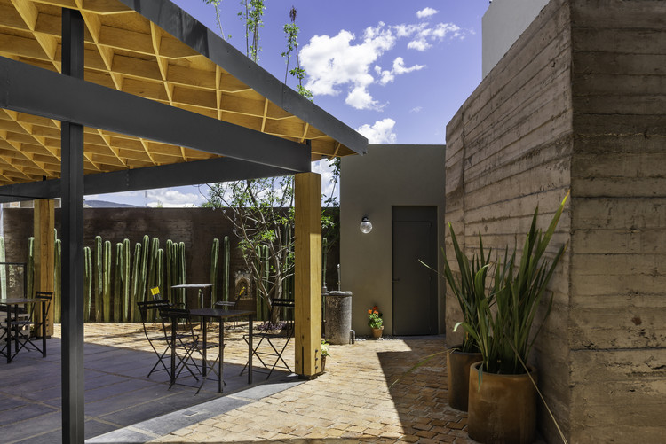 Luna de Queso Coffee Shop / mauricio Alonso. m arquitecturA - Exterior Photography, Courtyard, Facade