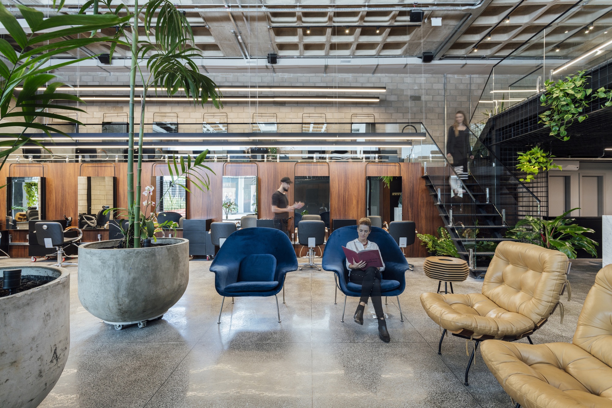 Galeria de Salão de Beleza Kapo Patio 24 / Bruta Arquitetura 5