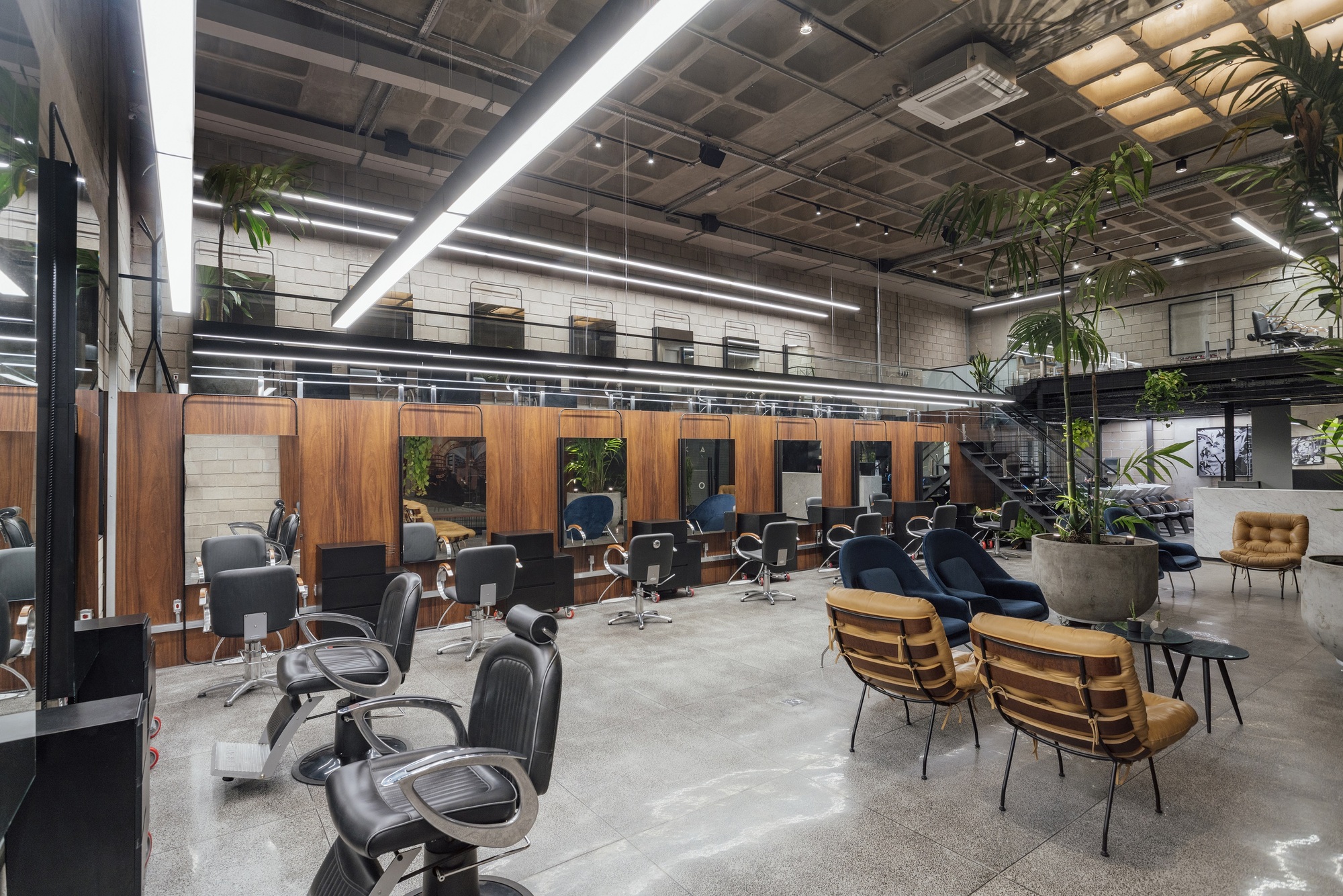 Galeria de Salão de Beleza Kapo Patio 24 / Bruta Arquitetura 11