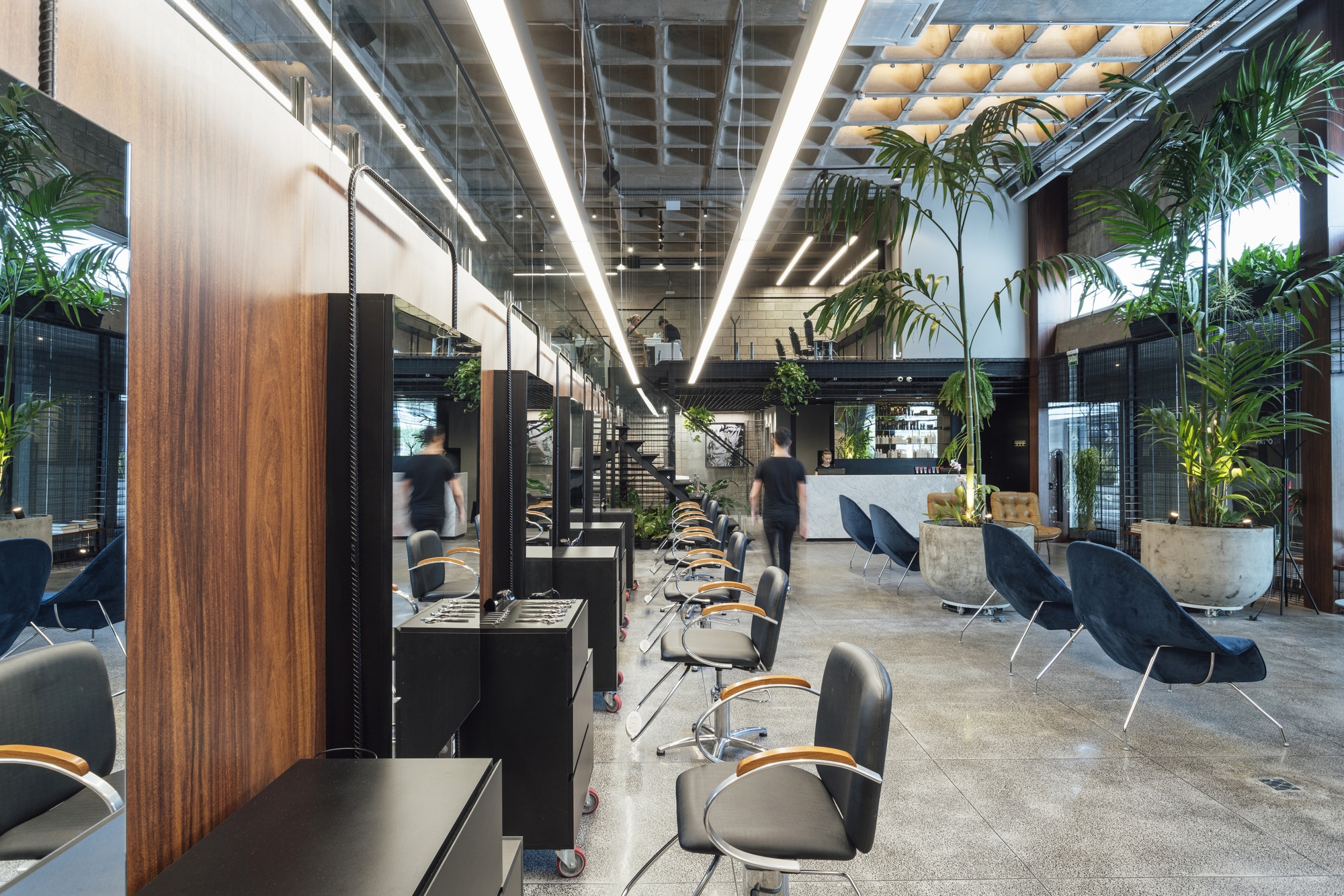 Galeria de Salão de Beleza Kapo Patio 24 / Bruta Arquitetura 13