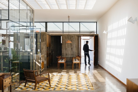Brazilian Interiors: 21 Projects with Exposed Concrete - Image 21 of 23